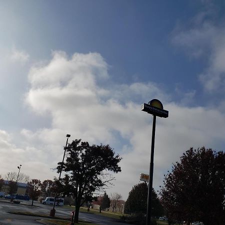 Days Inn & Suites By Wyndham Merrillville Extérieur photo