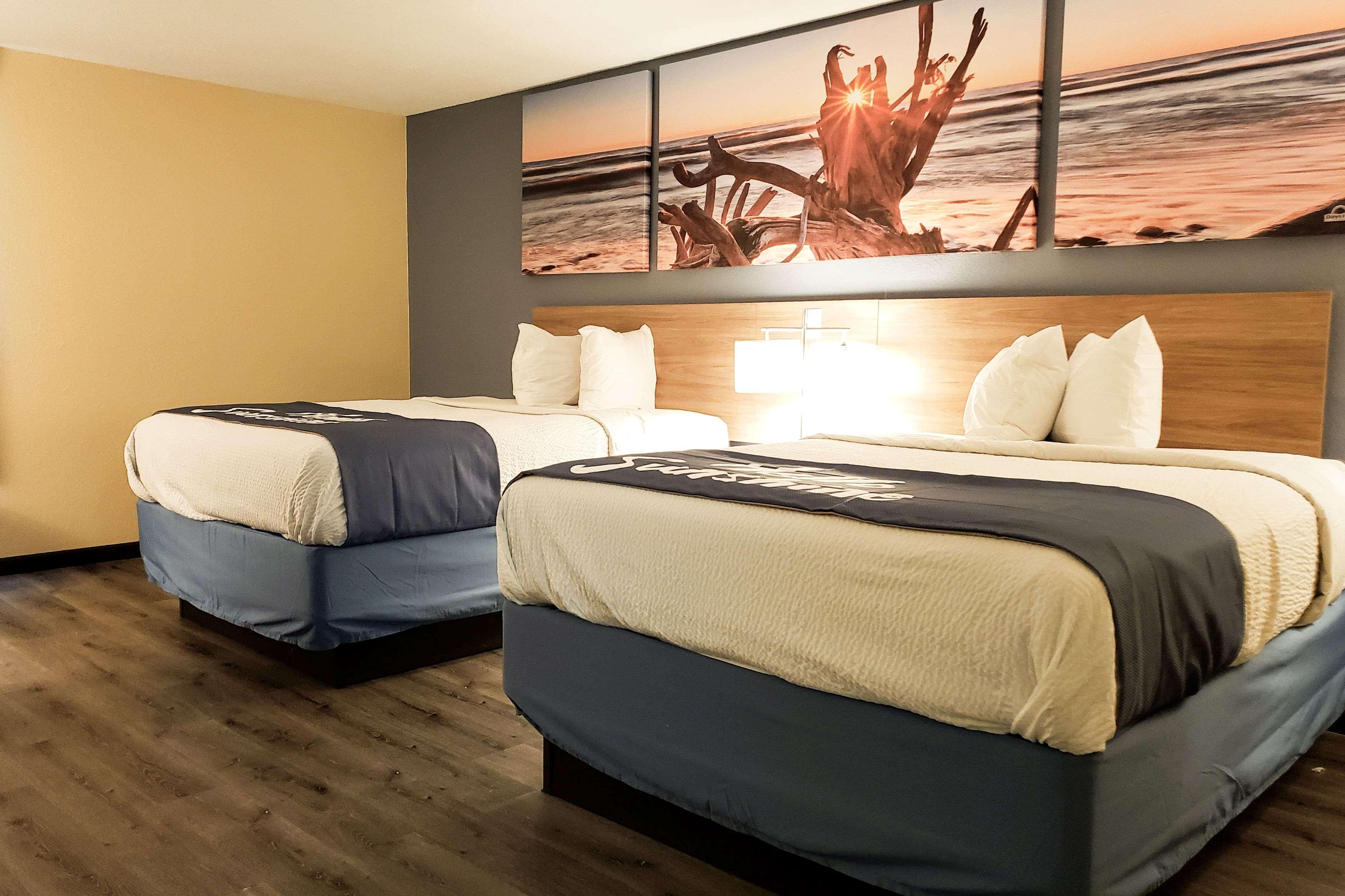 Days Inn & Suites By Wyndham Merrillville Extérieur photo