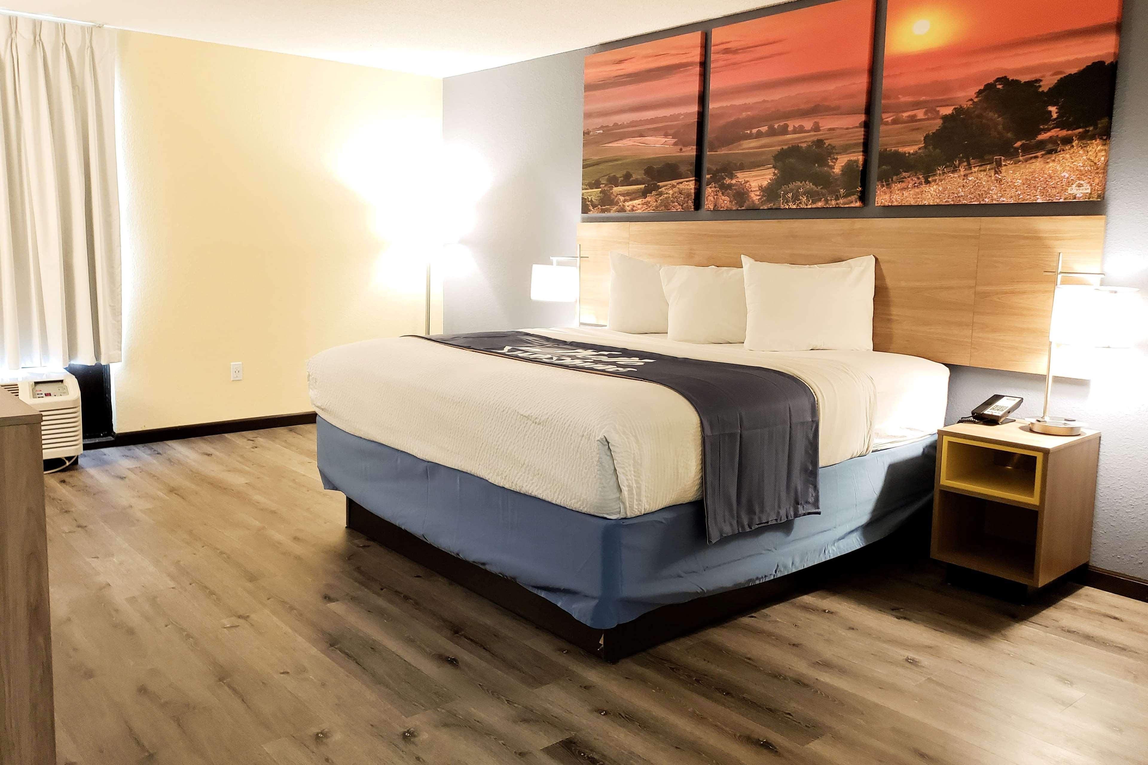 Days Inn & Suites By Wyndham Merrillville Extérieur photo