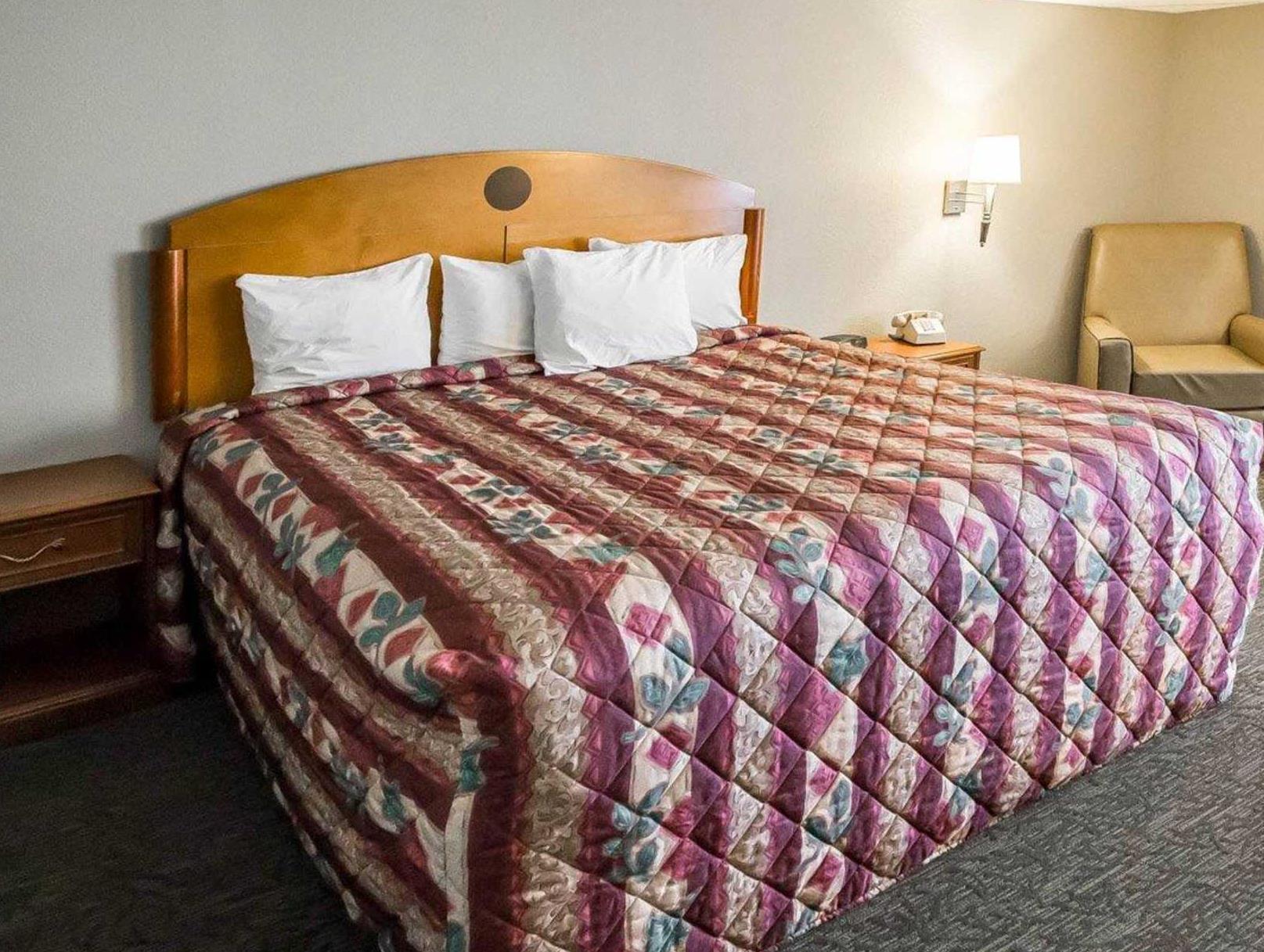 Days Inn & Suites By Wyndham Merrillville Extérieur photo