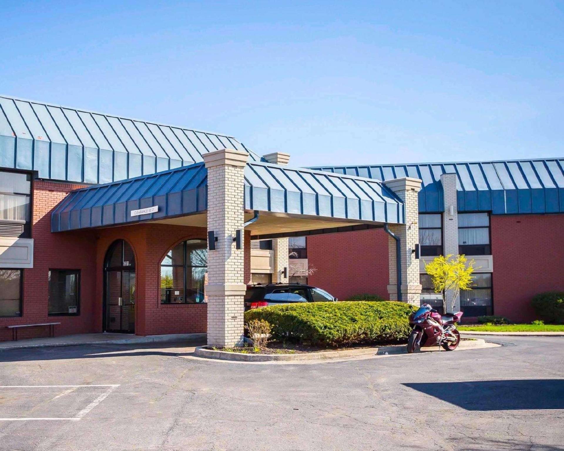 Days Inn & Suites By Wyndham Merrillville Extérieur photo