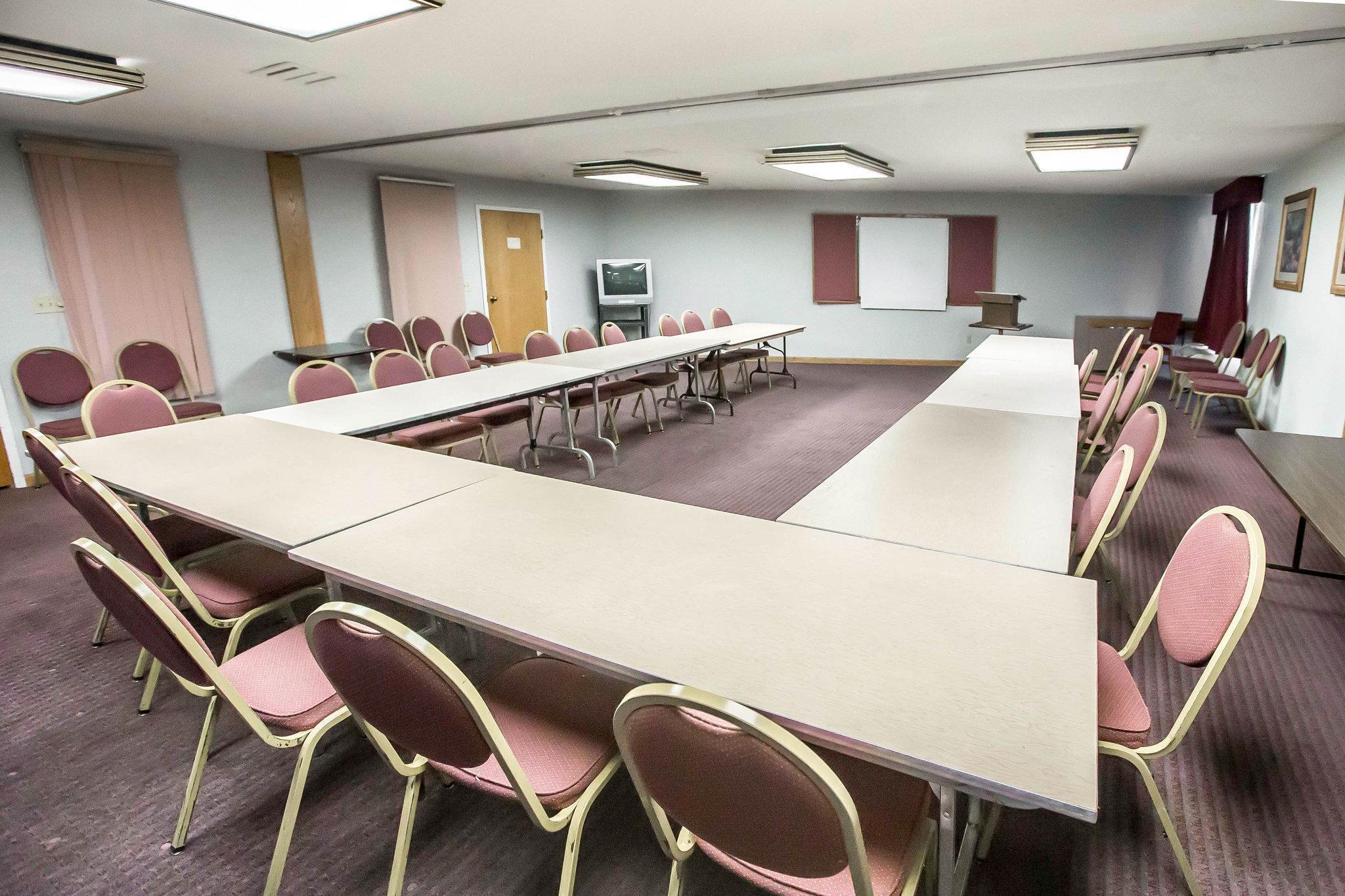 Days Inn & Suites By Wyndham Merrillville Extérieur photo