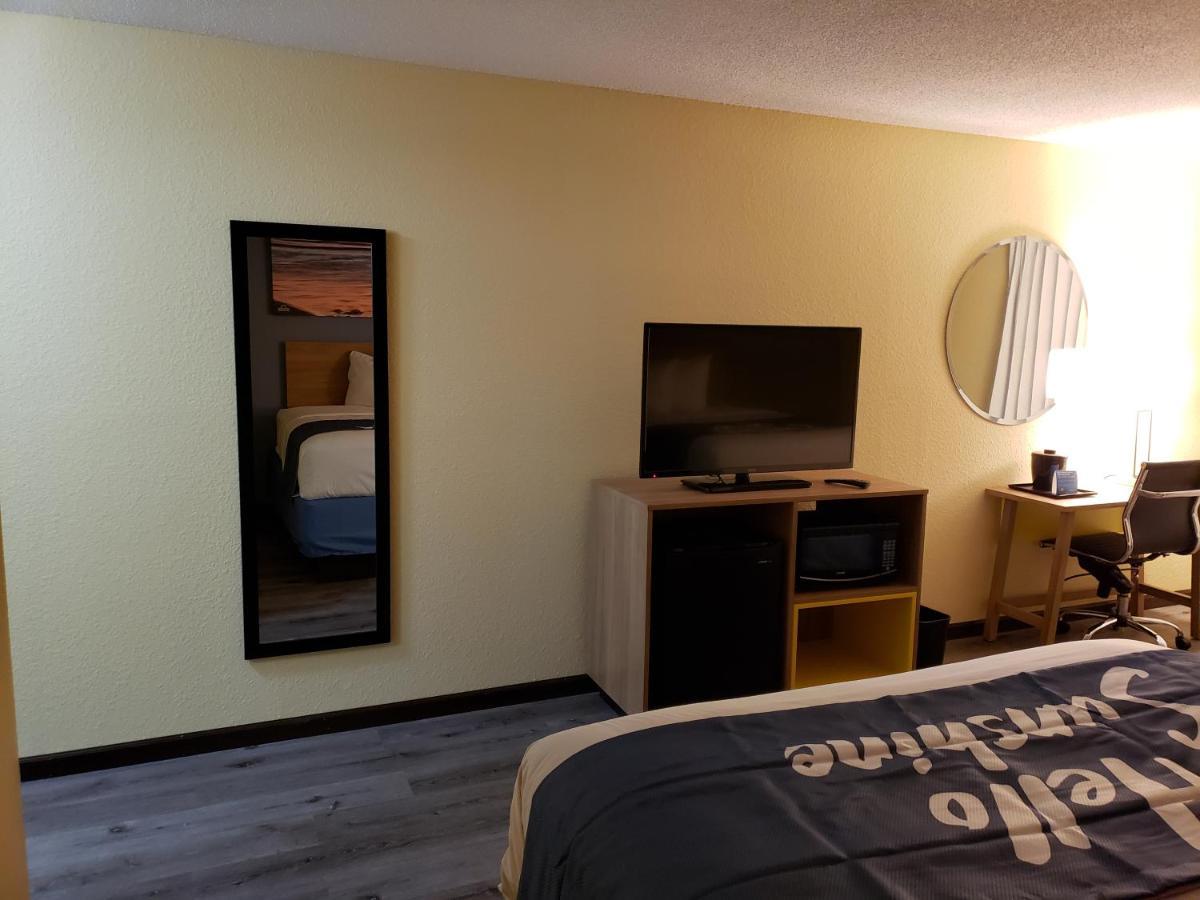 Days Inn & Suites By Wyndham Merrillville Extérieur photo