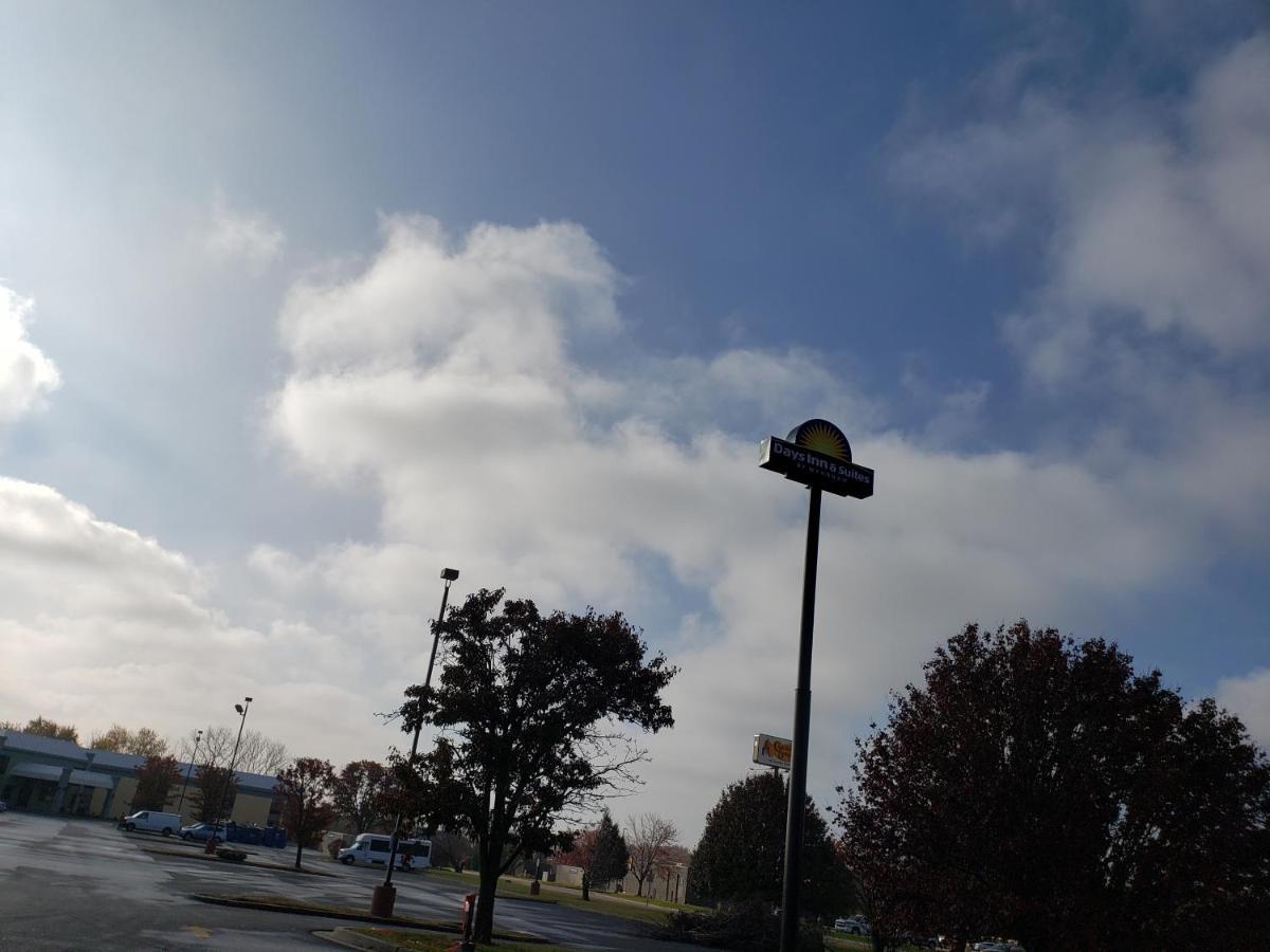 Days Inn & Suites By Wyndham Merrillville Extérieur photo