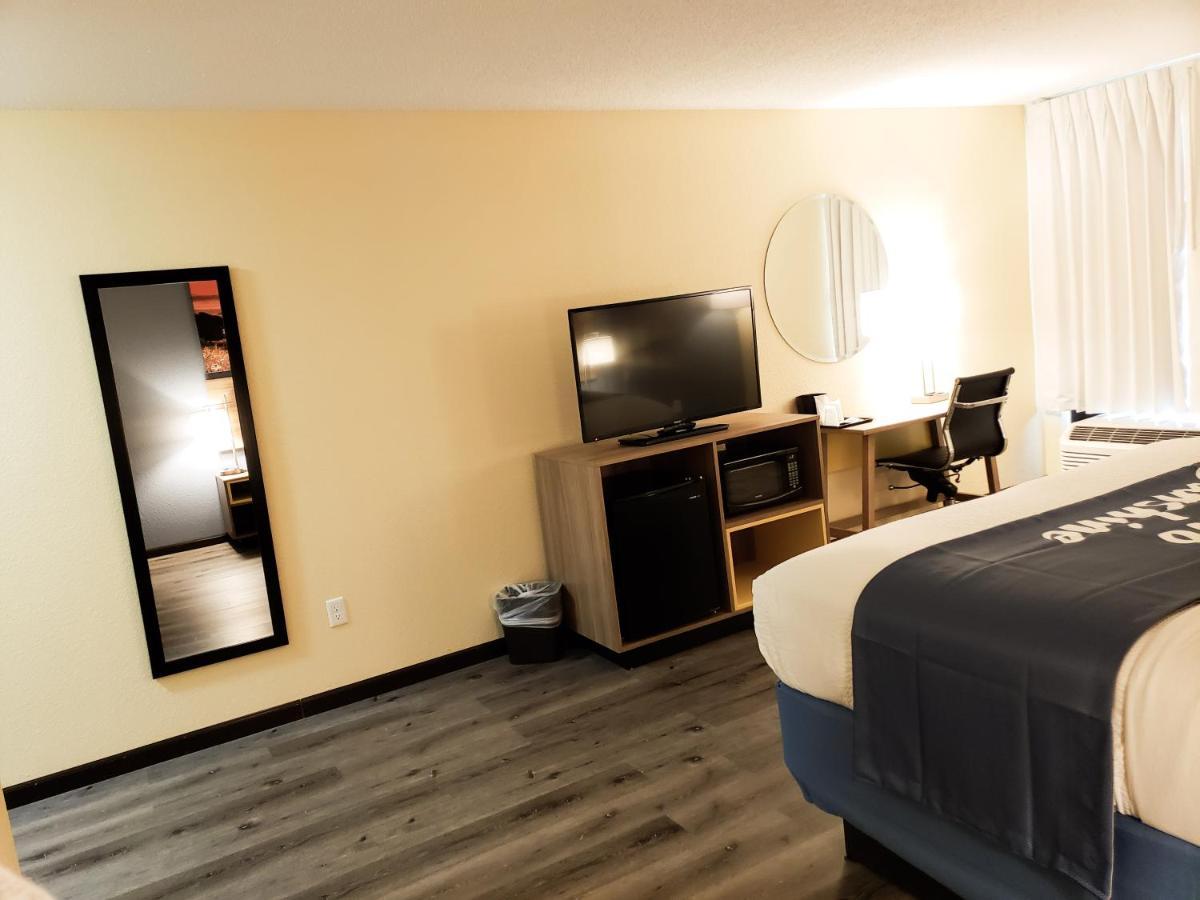 Days Inn & Suites By Wyndham Merrillville Extérieur photo
