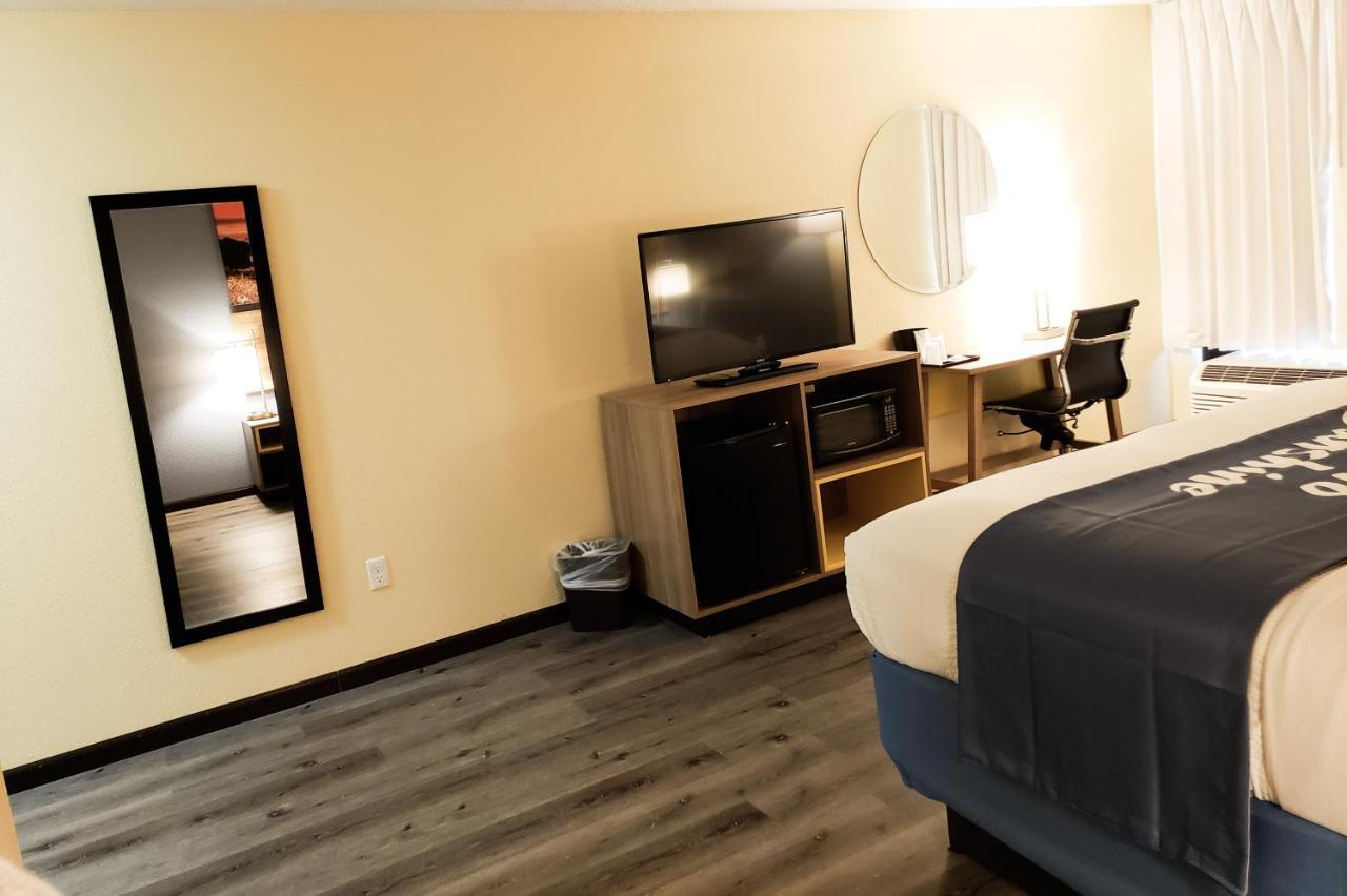 Days Inn & Suites By Wyndham Merrillville Extérieur photo