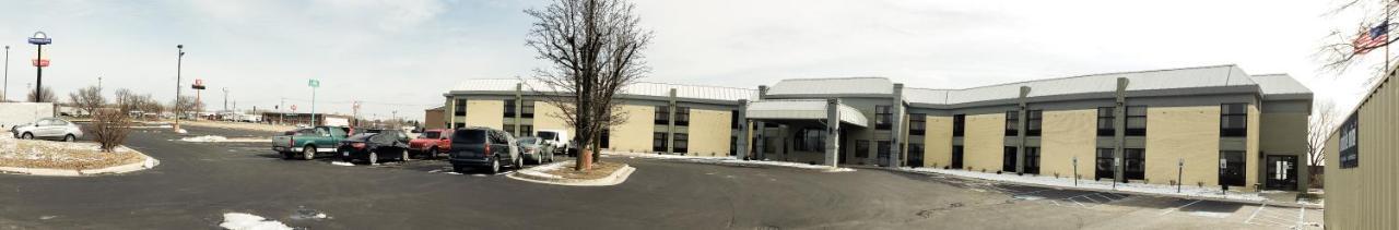 Days Inn & Suites By Wyndham Merrillville Extérieur photo