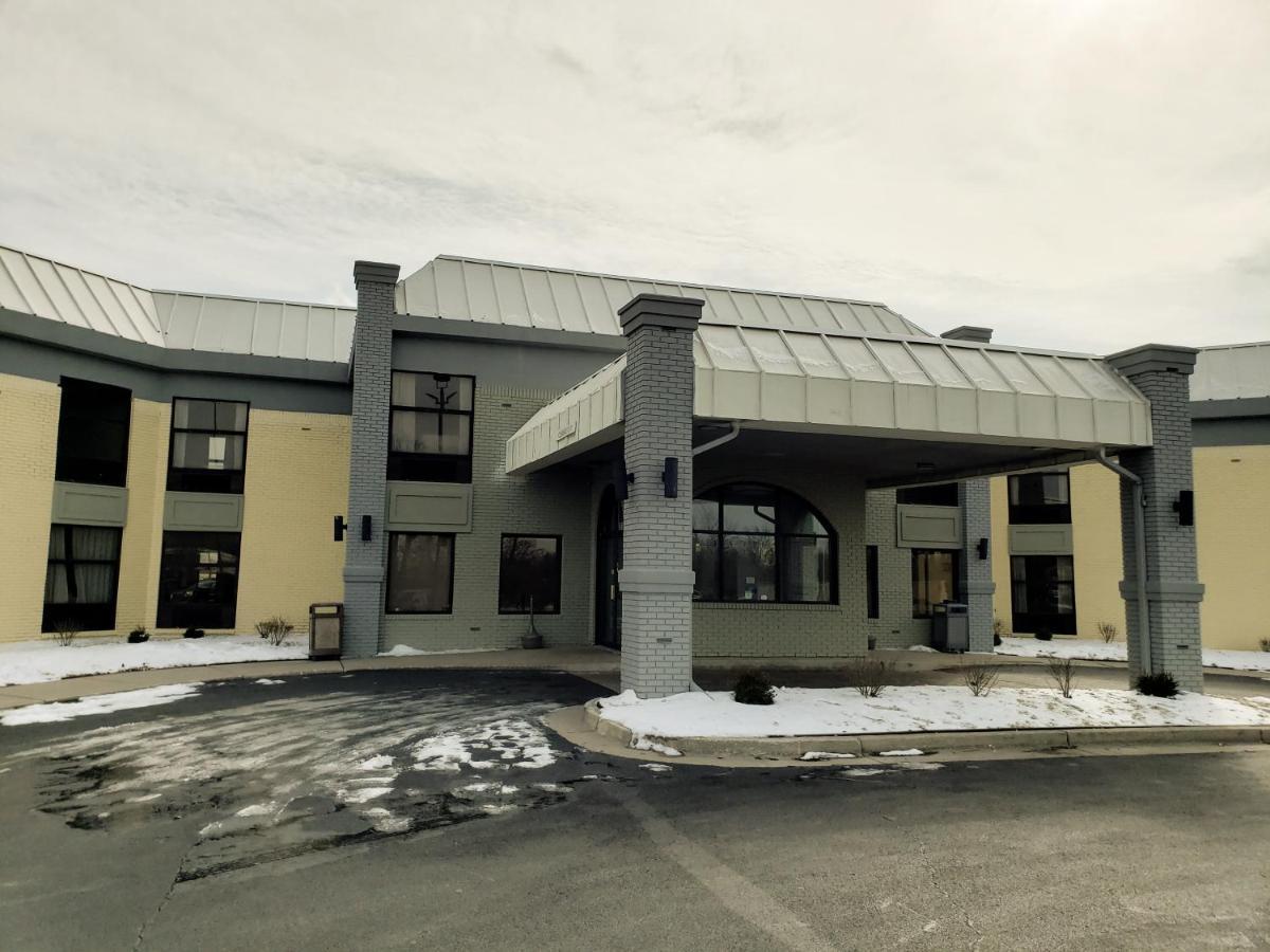 Days Inn & Suites By Wyndham Merrillville Extérieur photo